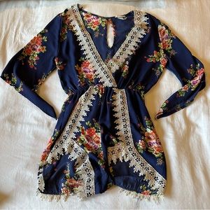 FLORAL ROMPER WITH LACE DETAILS size large